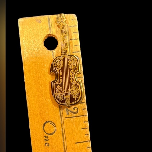 VINTAGE MMA METROPOLITAN MUSEUM OF ART VIOLIN GUITAR BROOCH 1985-COLLECTIBLE - Picture 4 of 4